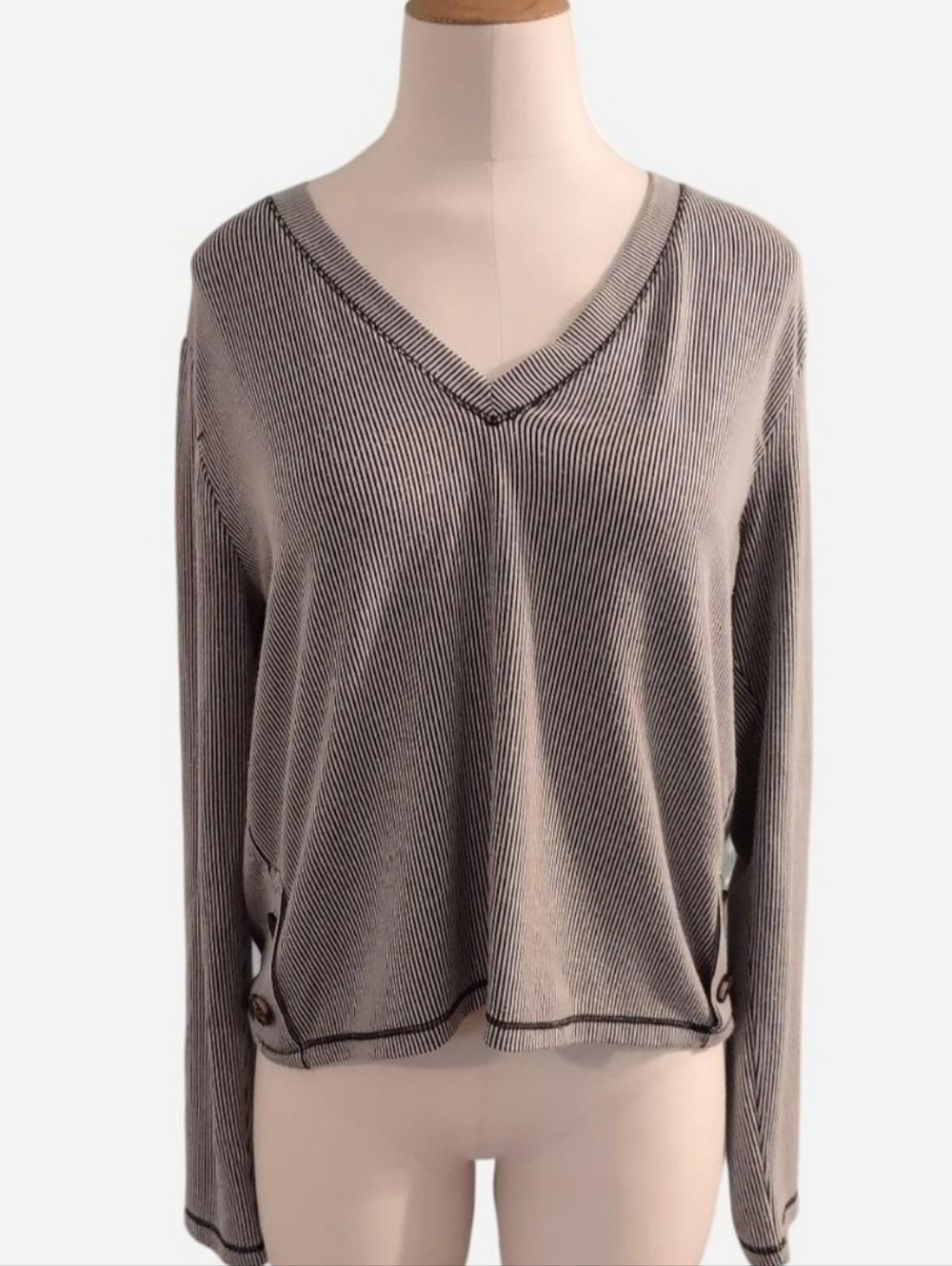V-Neck Long Sleeve Ribbed Top in Grey